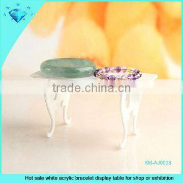 Hot sale white acrylic bracelet display table for shop or exhibition