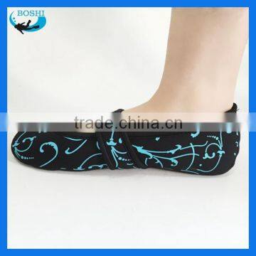 china custom woman neoprene non slip sock manufacturer