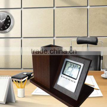 High-grade Office Desktop Wooden Brush Pot Clock photo-2