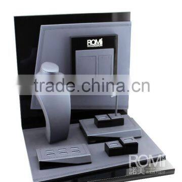 Jewelry window display in glossy lacquer and Pu leather