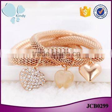 Alibaba wholesale fashion jewelry zinc alloy rhinestone new gold heart bracelet models