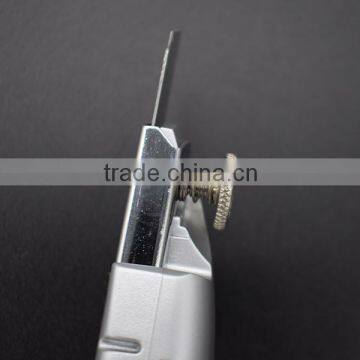 Five Pcs Blades Two-tone Sliding Utility Knife With Fasten Lock on the Back photo-3