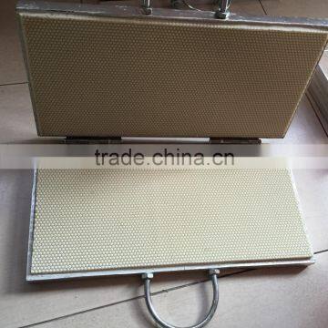 2016 New style hand pressure manual beeswax foundation machine with best quality portable beeeswax foundation machine