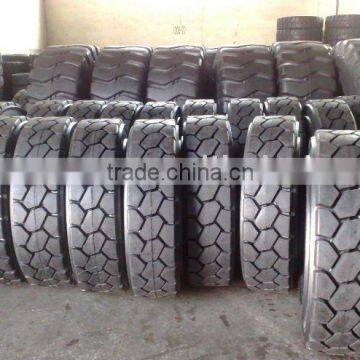 Light truck tyre (complete in specification)