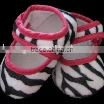 Hot selling hot pink zebra baby shoes / cavas baby crib shoes