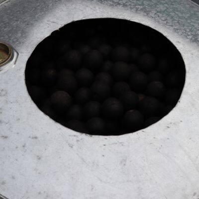 Хромомолибденовый сплавный стальной футеровочный материал для мельниц. Средний/низкий содержание Cr-Mo, высокая износостойкость, высокая ударная прочность для самогомильных мельниц, шаровых мельниц, горнодобывающей и цементной промышленности