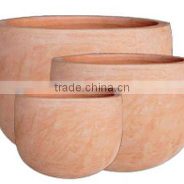 Clay terracotta pots with the beautiful style for your dreaming garden