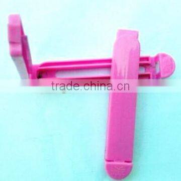 plastic clip