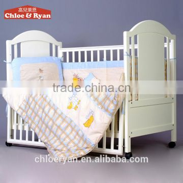 New design mulitfuntional solid wood baby cribs with wheels