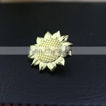 Golden sunflowers zinc alloy cloth decoration badges low price high quality wholesale