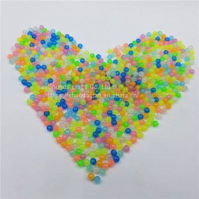 China 10mm Glow In The Dark DIY Kids Bracelet Bead Fluorescent Plastic Round Beads Luminous Straight Hole Bead Jewelry