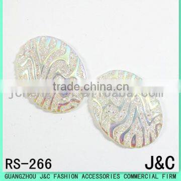 White oval ripple patterns resin