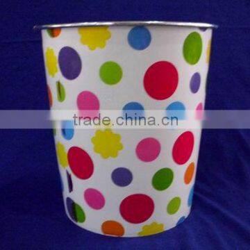 round plastic waste baskets