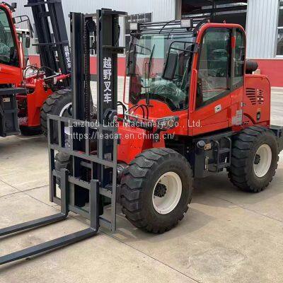 Four-wheel drive forklift