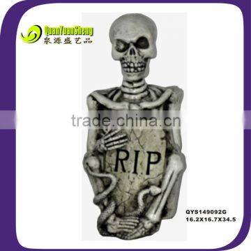 Polyresin craft halloween decoration skeleton rip for wholesale