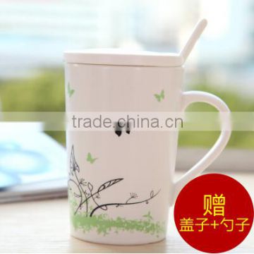 white plain ceramic mug with lid