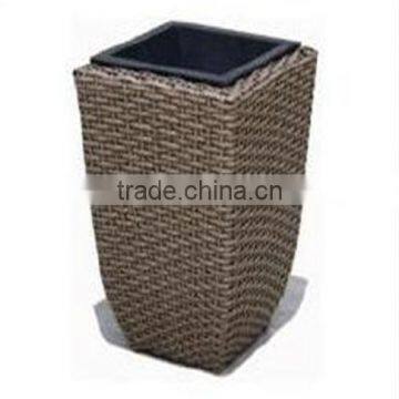 WICKER PLANTER