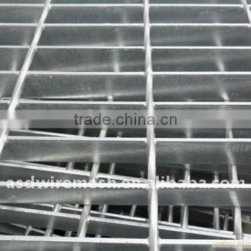 Galvanized steel flooring grating