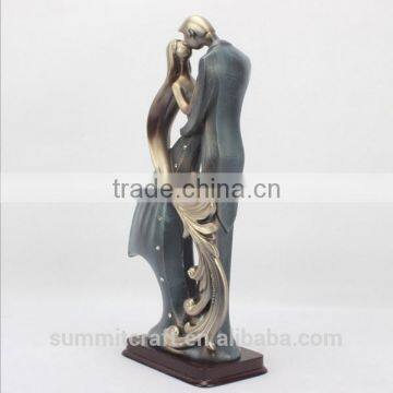 Wedding Gift Ideas for Friends Kissing Figurine Wedding Favors