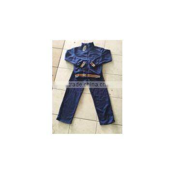 China Wholesaler Cheap Stocklots Boy Sports Suits photo-3