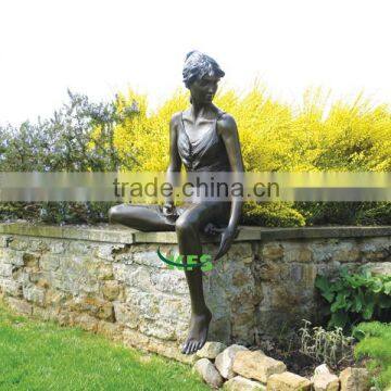 Bronze grassland statue of angel