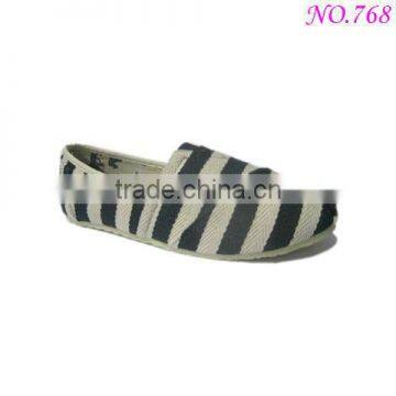 Low price comfortable women canvas shoes