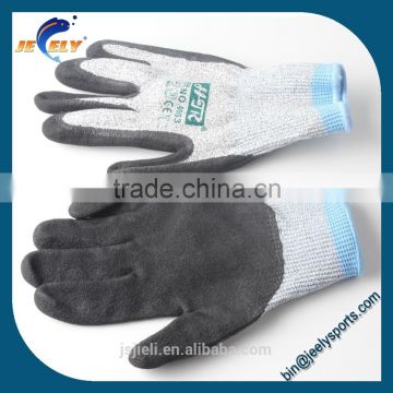 Nitrile coating cut resistant UHMWPE glove