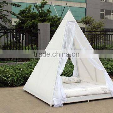 Декоративная садовая мебель из латуна с козырьком photo-3