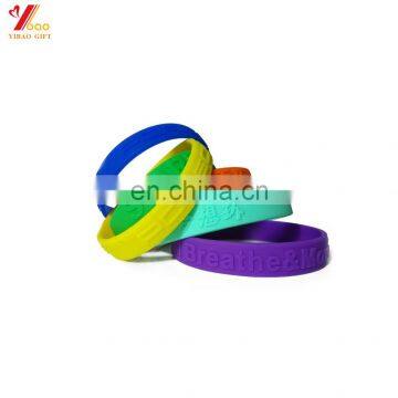 2017 Latest design promotional custom logo design sports silicone bracelet