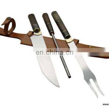 ASADO SET, TRIPLE BUTTON KNIFE, FORK AND CHAIRA, LEATHER SHEATH TOTAL LENGTH 43 cm.