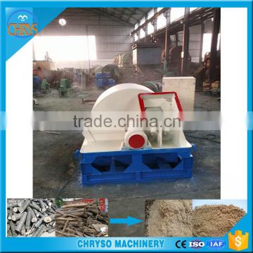 Log crusher, wood crusher making sawdust