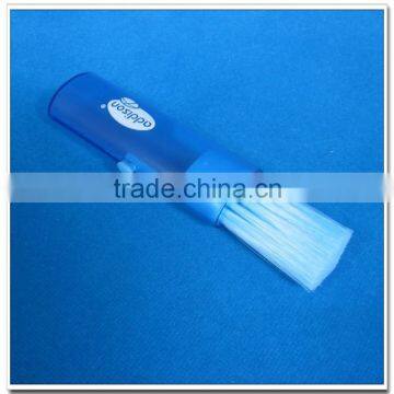 Telescopic plastic computer cleaning brush