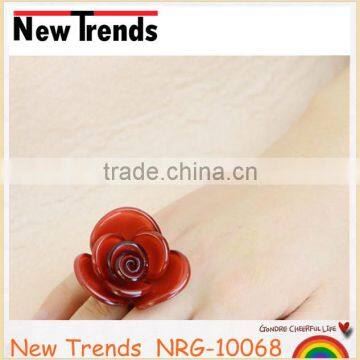 Good quality acrylic flower finger ring