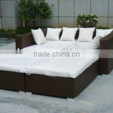 outdoor rattan lounge