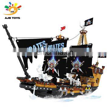 Best selling 840PCS reliable quality plastic pirate building blocks toy