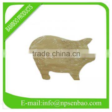 Animal shaped bamboo cutting board