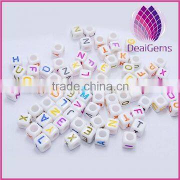 Loose 7*7mm Acrylic Alphabet Beads White Beads with Colorful Letter Printed Plastic Cube Beads with Hole 4mm