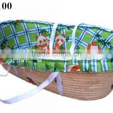 Comfortable Corn husk baby sleeping basket with green liner