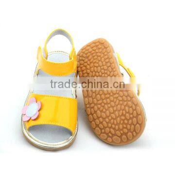 Guangdong wholesale factory squeaky sandals fancy baby girls shoes