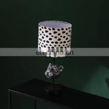Elegant Nordic Style Luxury Silver Resin Craft Gifts Desk Light Bedroom Bedside Table Lamp photo-5