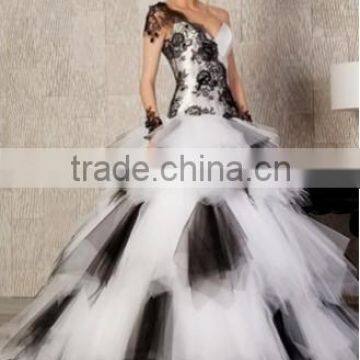 Custom made White and Black Satin Tulle One-Shoulder Appliqued Lace A-Line Wedding Dress Bridal Gowns