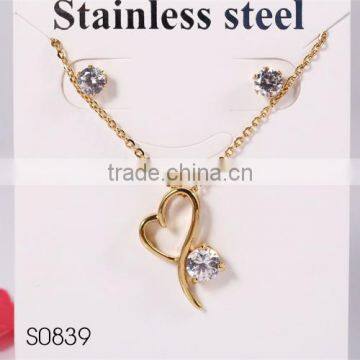 Fashion designs cz diamond heart shape gold plated stainless steel saudi jewelry