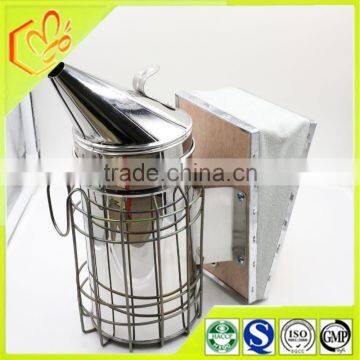 Unique European Style Beekeeping Equipment Bee Smoker With Inner Tank With Best Quality For Beekeeping