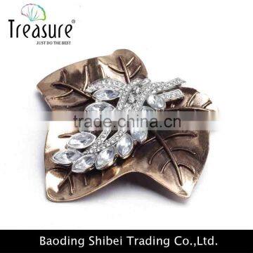 2015 wholesale Fashion new model hot selling maple shape rhinestone alloy brooch