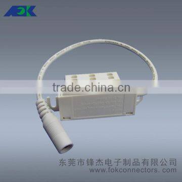 9w uv- lamp AMP 3 gang screwed distribution splitter box with DC 2.1*5.5mm jack connectors in PC white color