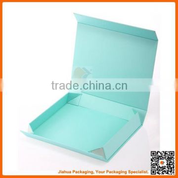 green foldable and flat gift box for dress