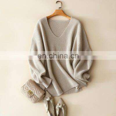 Женский вязаный свитер с рибкой, V-образным вырезом, плюс-размером, фонариковыми рукавами, шерстяным волокном и разрезом по низу photo-3