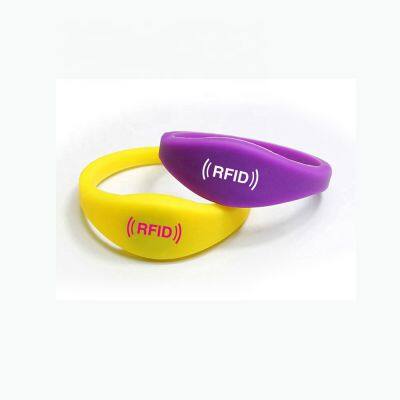Custom 13.56mhz Nfc VIP Party Bracelet Access Control Silicone Rfid Wristband for Event