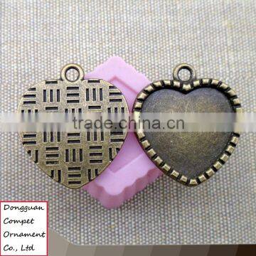 Wholesale die-casting electroplating Heart-shaped pendant