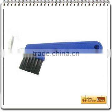 hoof pick brush